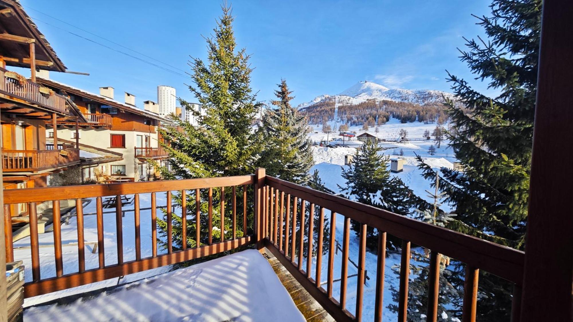 Hostdomus - Imperial Chalet Villa Colle Colle Sestriere Exteriör bild